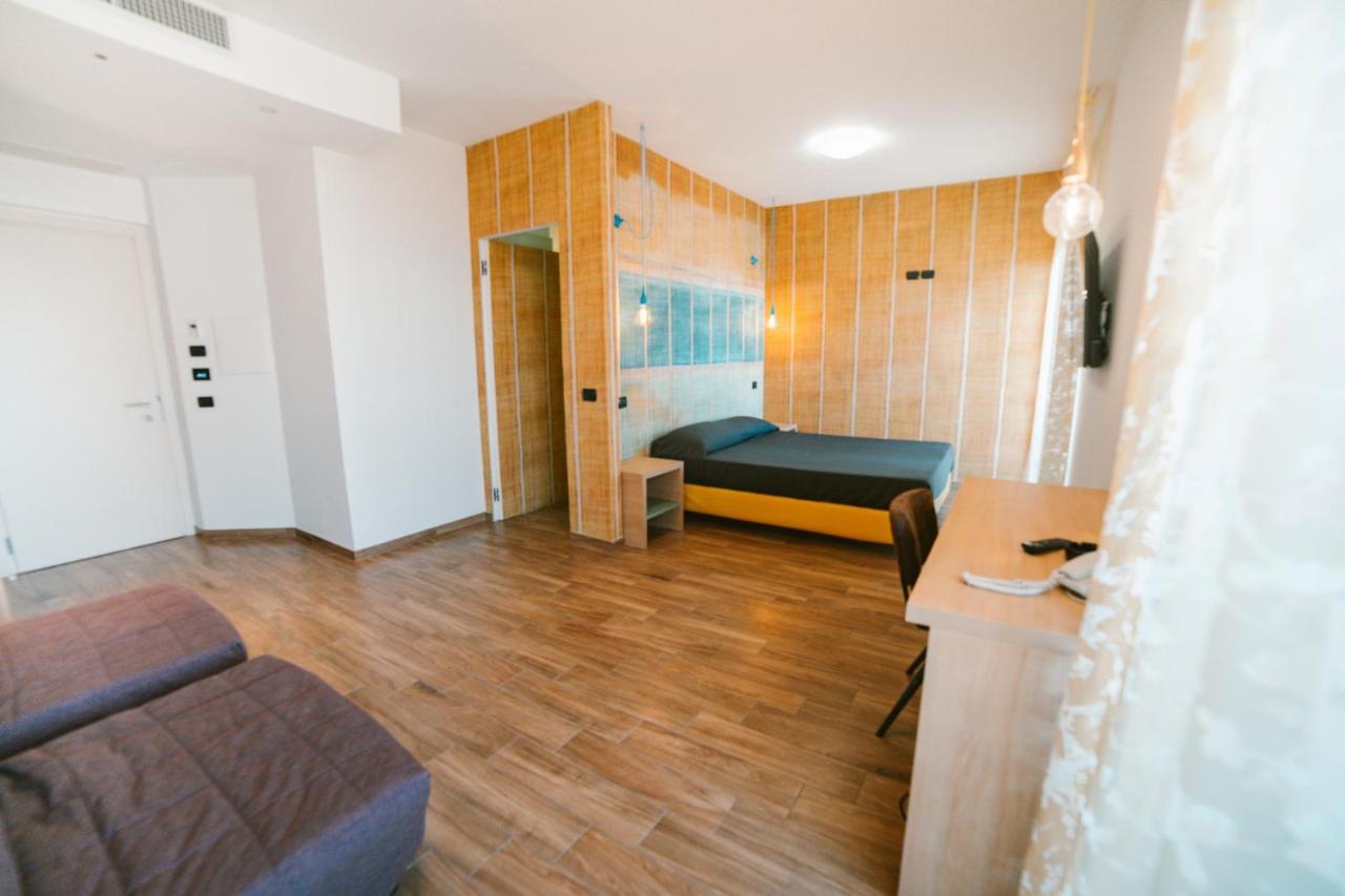 Hotel Continental Сан-Бенедетто-дель-Тронто Екстер'єр фото