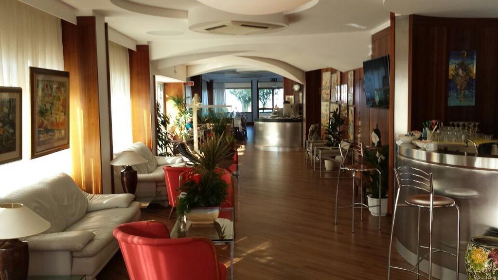Hotel Continental Сан-Бенедетто-дель-Тронто Екстер'єр фото