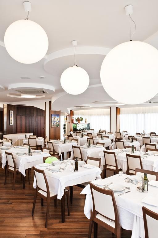 Hotel Continental Сан-Бенедетто-дель-Тронто Екстер'єр фото