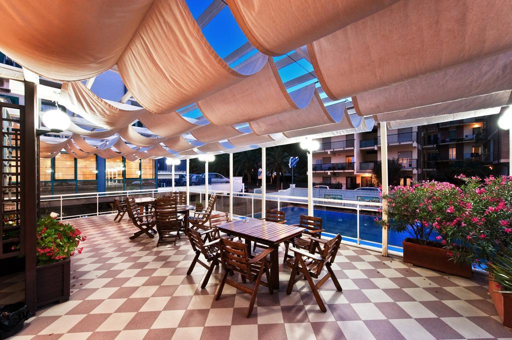 Hotel Continental Сан-Бенедетто-дель-Тронто Екстер'єр фото