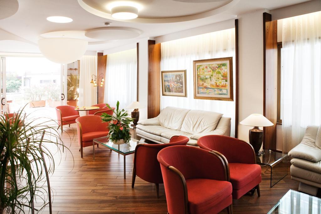Hotel Continental Сан-Бенедетто-дель-Тронто Екстер'єр фото