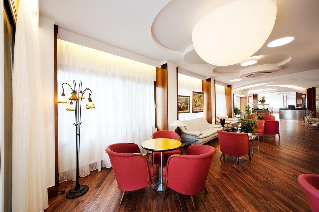 Hotel Continental Сан-Бенедетто-дель-Тронто Екстер'єр фото